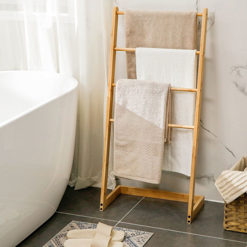 DECOPATENTVrijstaand handdoekenrek voor badkamer - Staand handdoekrek van bamboe hout - Handdoek droogrek met 4 armen - Handdoek rek - Handdoekenhouder - Decopatent® - ✪ 𝕔𝕠𝕞