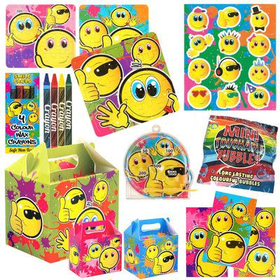 Henbrandt 10 STUKS | KANT-EN-KLARE Gevulde SMILEY Traktatiedozen INCLUSIEF Uitdeel Kado's. Bestaande uit: Uitdeelbox, Krijtjes, Notitieblok, Flipperspel, Puzzel, Stickervel en Bellenblaas | Jongens & Meisjes | Tractatiedozen voor Verjaardagen en Kinderfeestjes