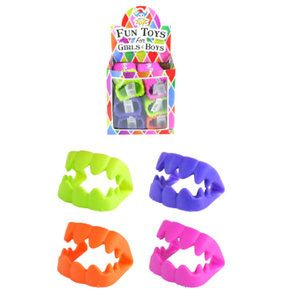 Henbrandt Uitdeelcadeautjes - Multi Color Vampier Gebitjes in Traktatiebox (120 stuks)